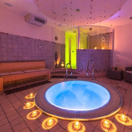 Hotel Valparaiso Rimini Kültér fotó
