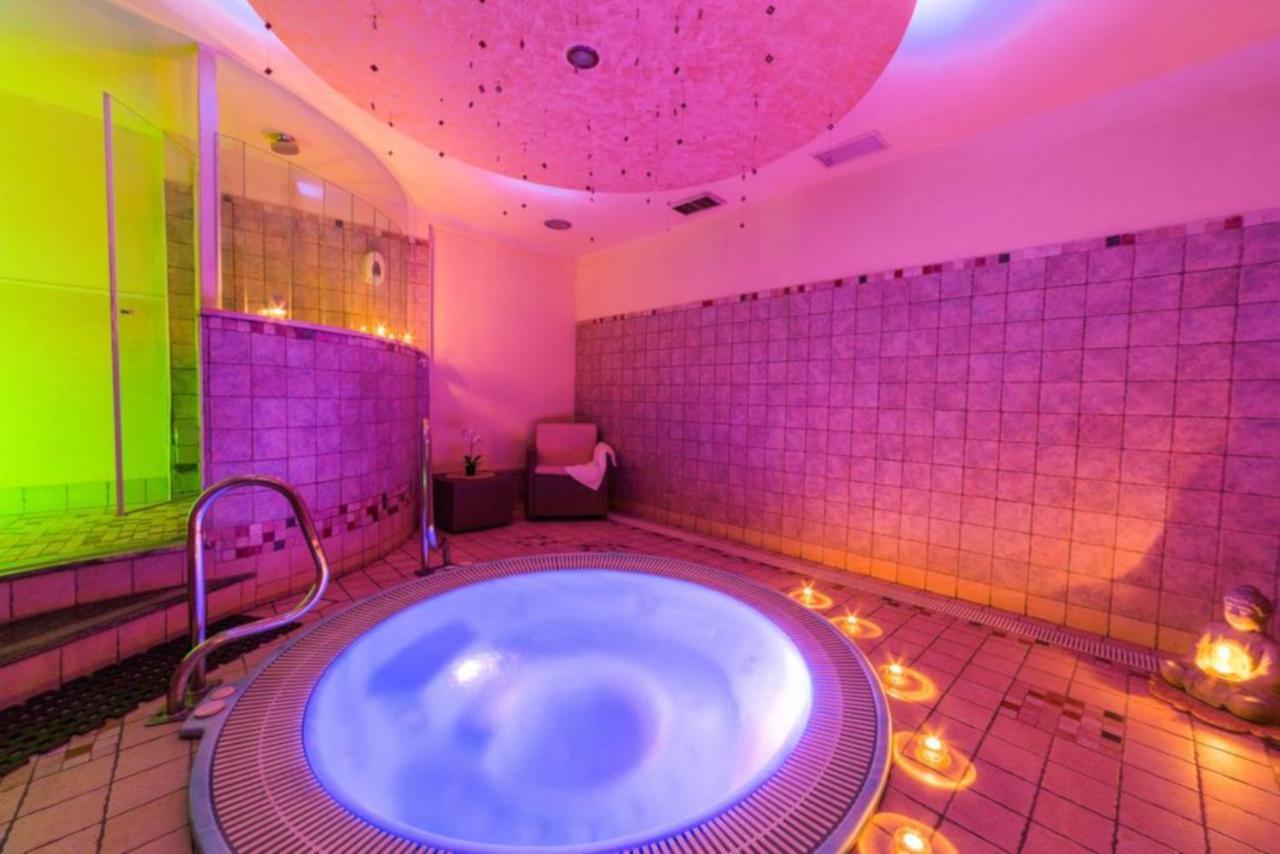 Hotel Valparaiso Rimini Kültér fotó