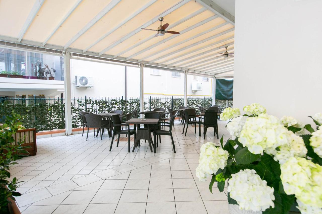 Hotel Valparaiso Rimini Kültér fotó