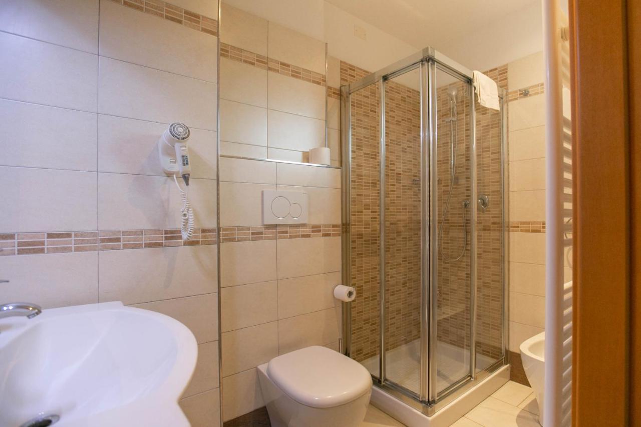 Hotel Valparaiso Rimini Kültér fotó
