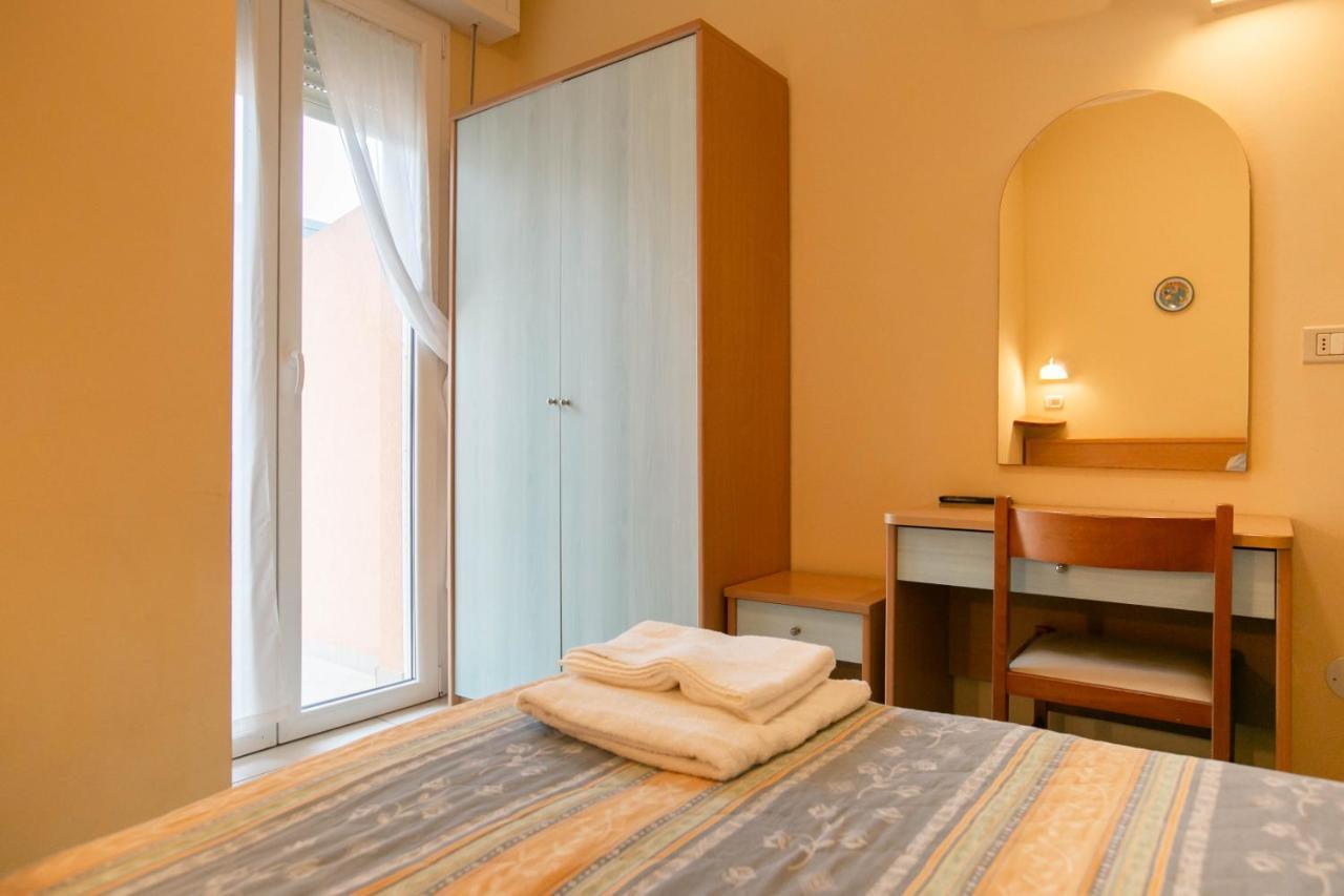 Hotel Valparaiso Rimini Kültér fotó