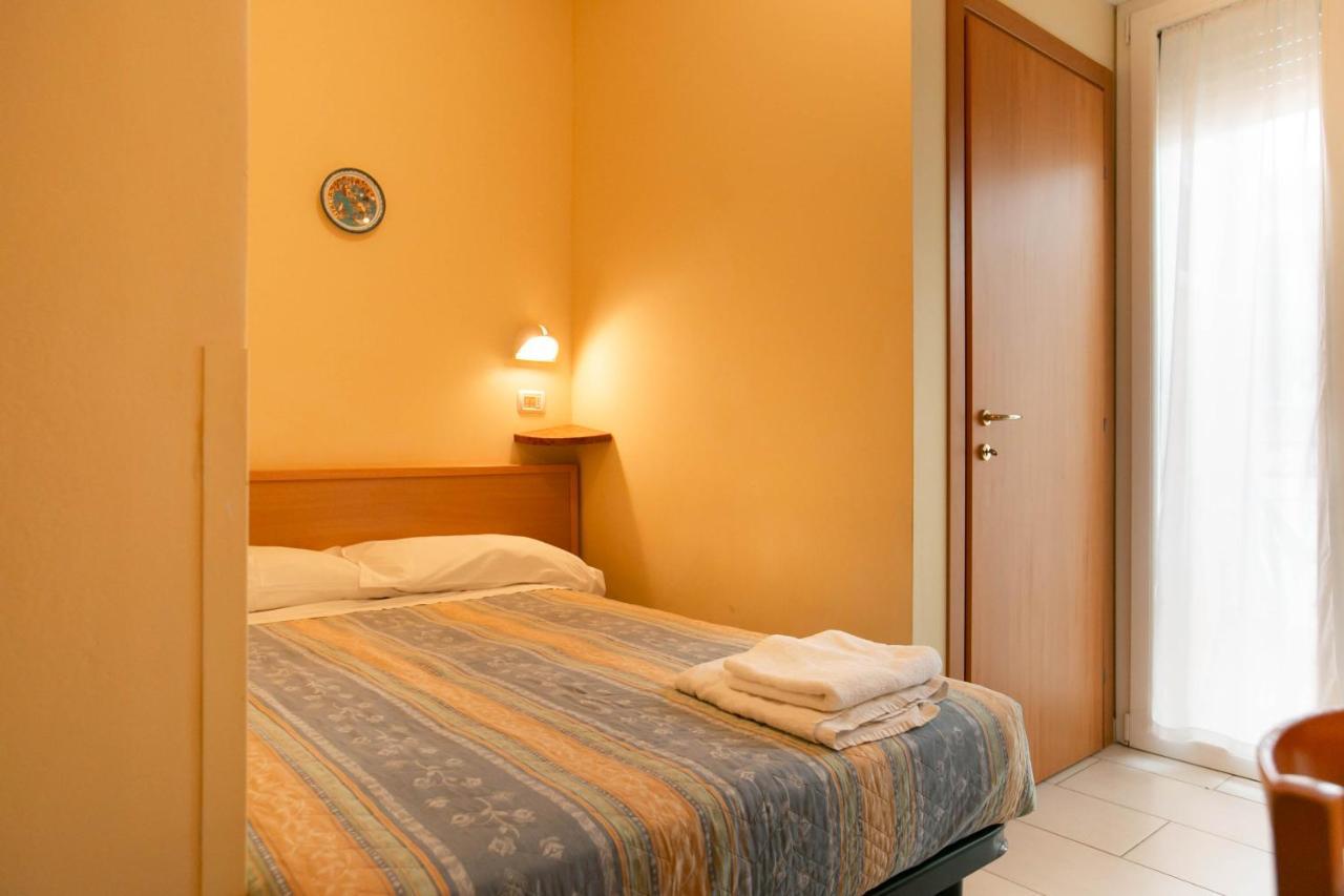 Hotel Valparaiso Rimini Kültér fotó