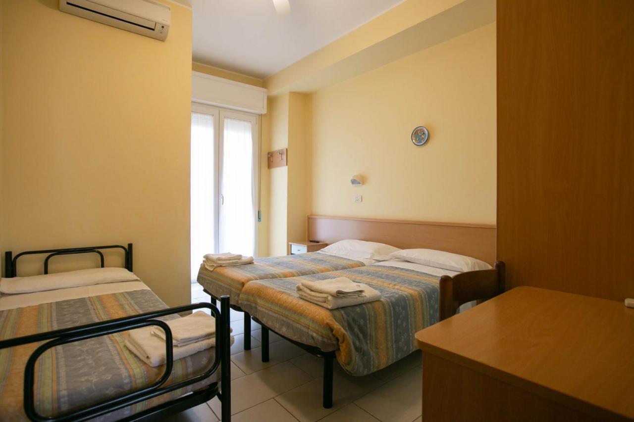 Hotel Valparaiso Rimini Kültér fotó