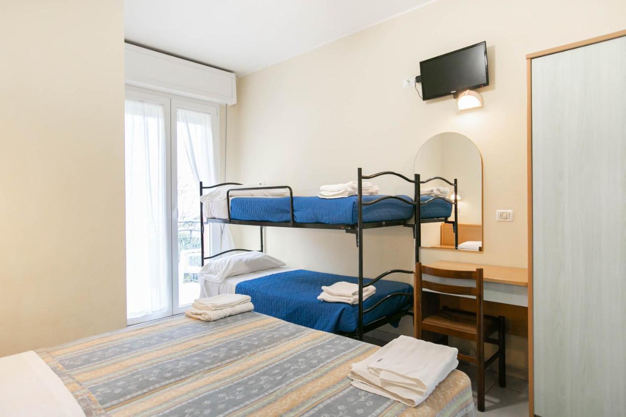 Hotel Valparaiso Rimini Kültér fotó