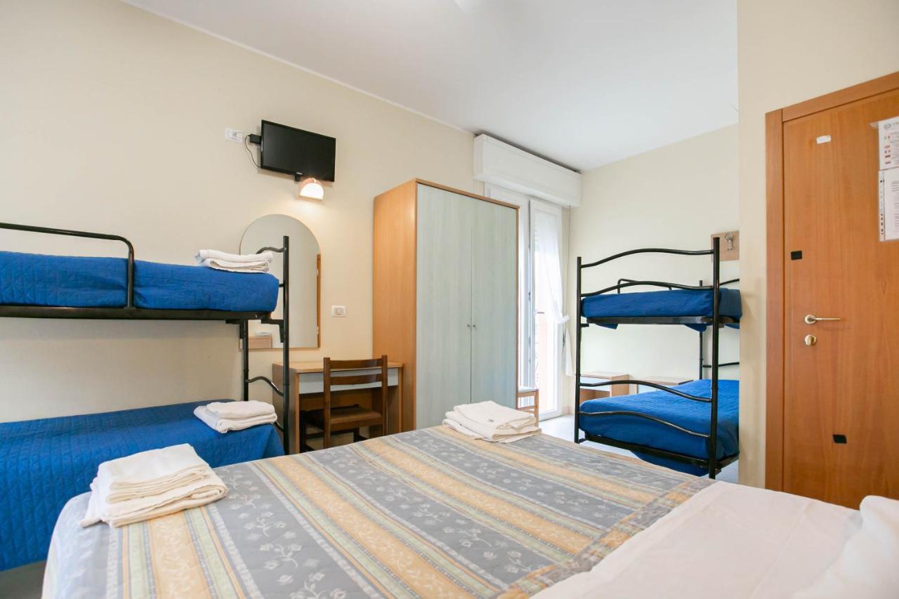 Hotel Valparaiso Rimini Kültér fotó