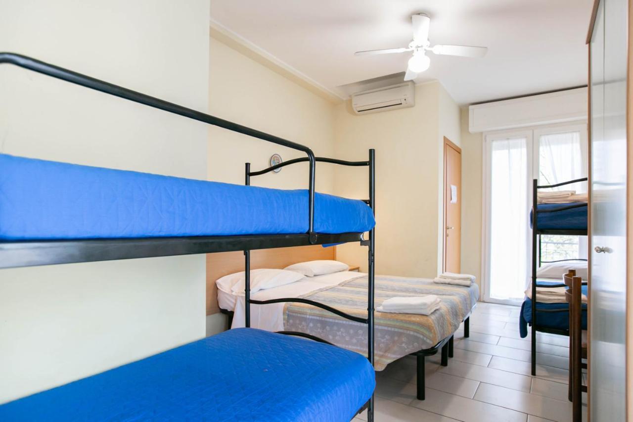 Hotel Valparaiso Rimini Kültér fotó