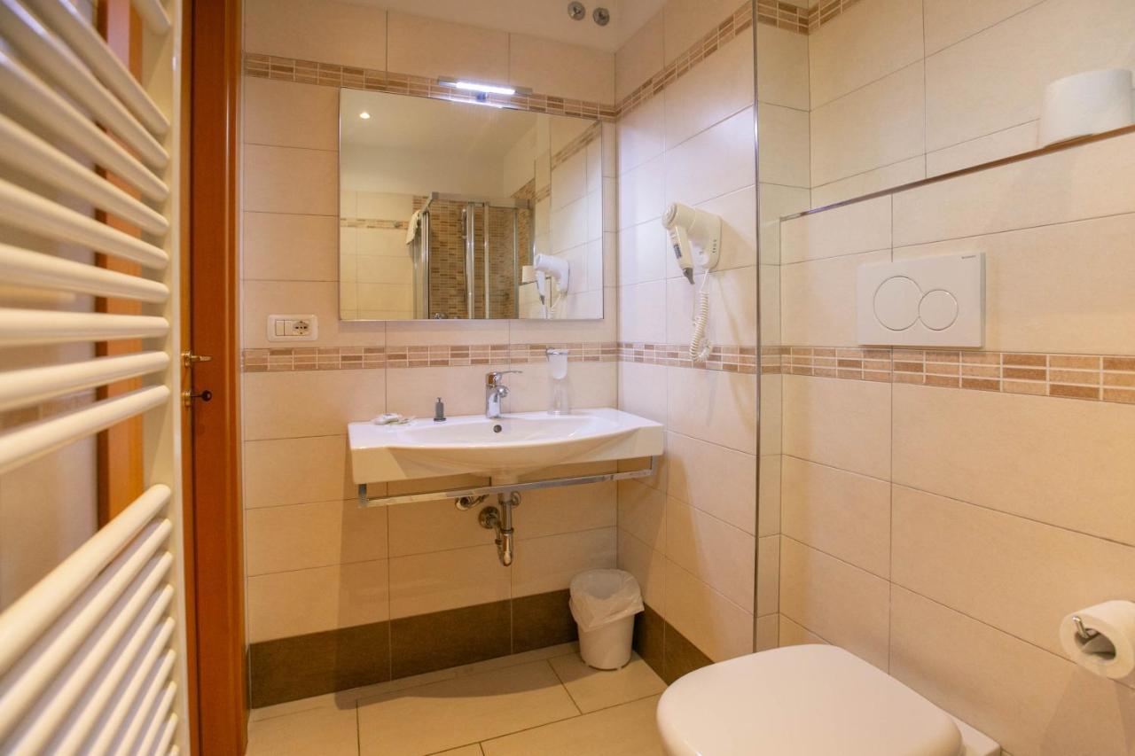 Hotel Valparaiso Rimini Kültér fotó