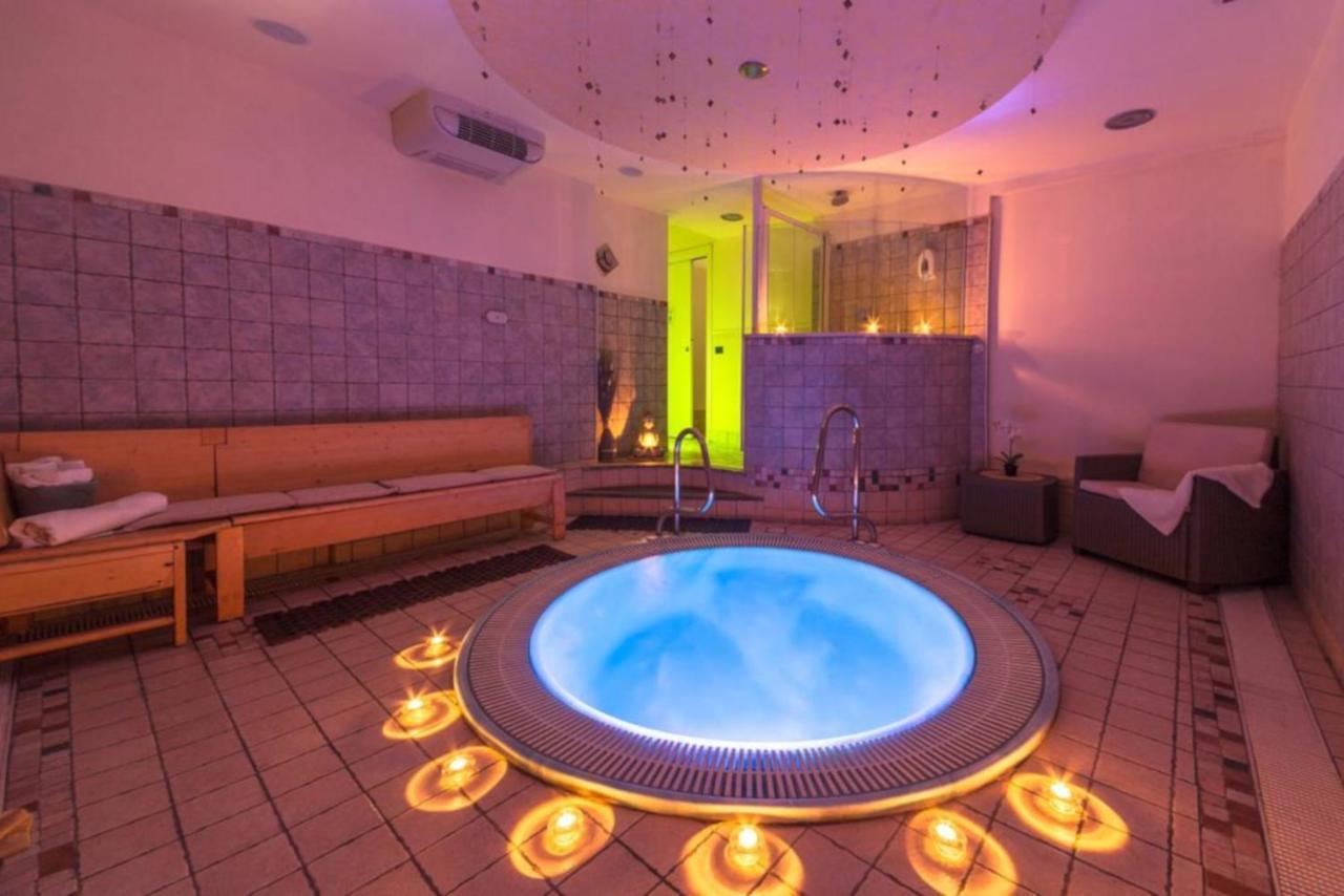 Hotel Valparaiso Rimini Kültér fotó