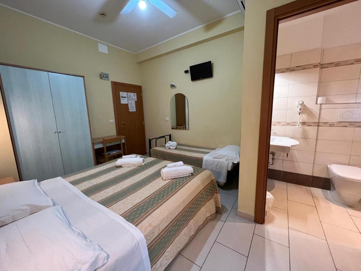 Hotel Valparaiso Rimini Kültér fotó