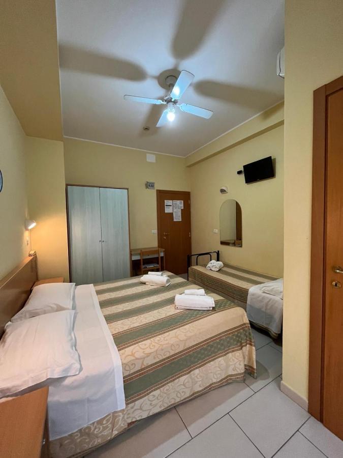 Hotel Valparaiso Rimini Kültér fotó