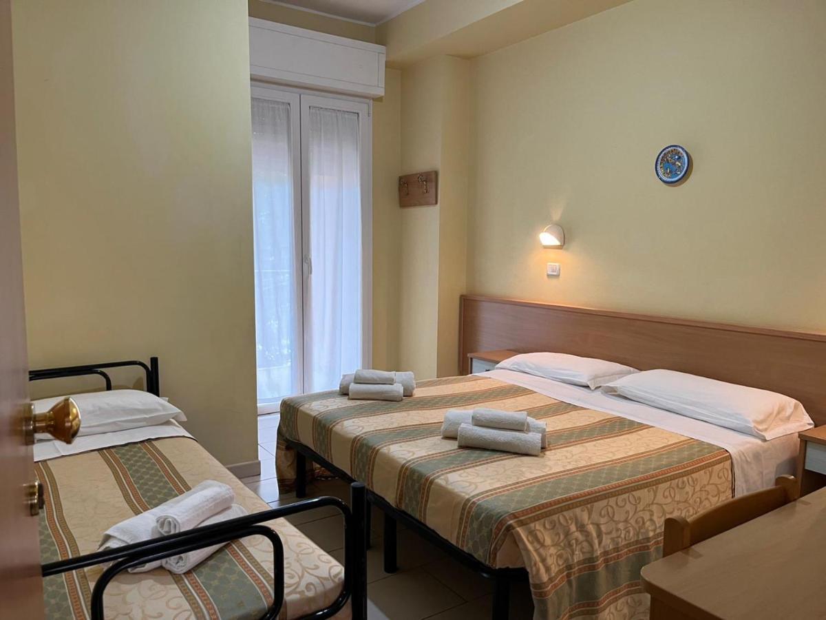 Hotel Valparaiso Rimini Kültér fotó