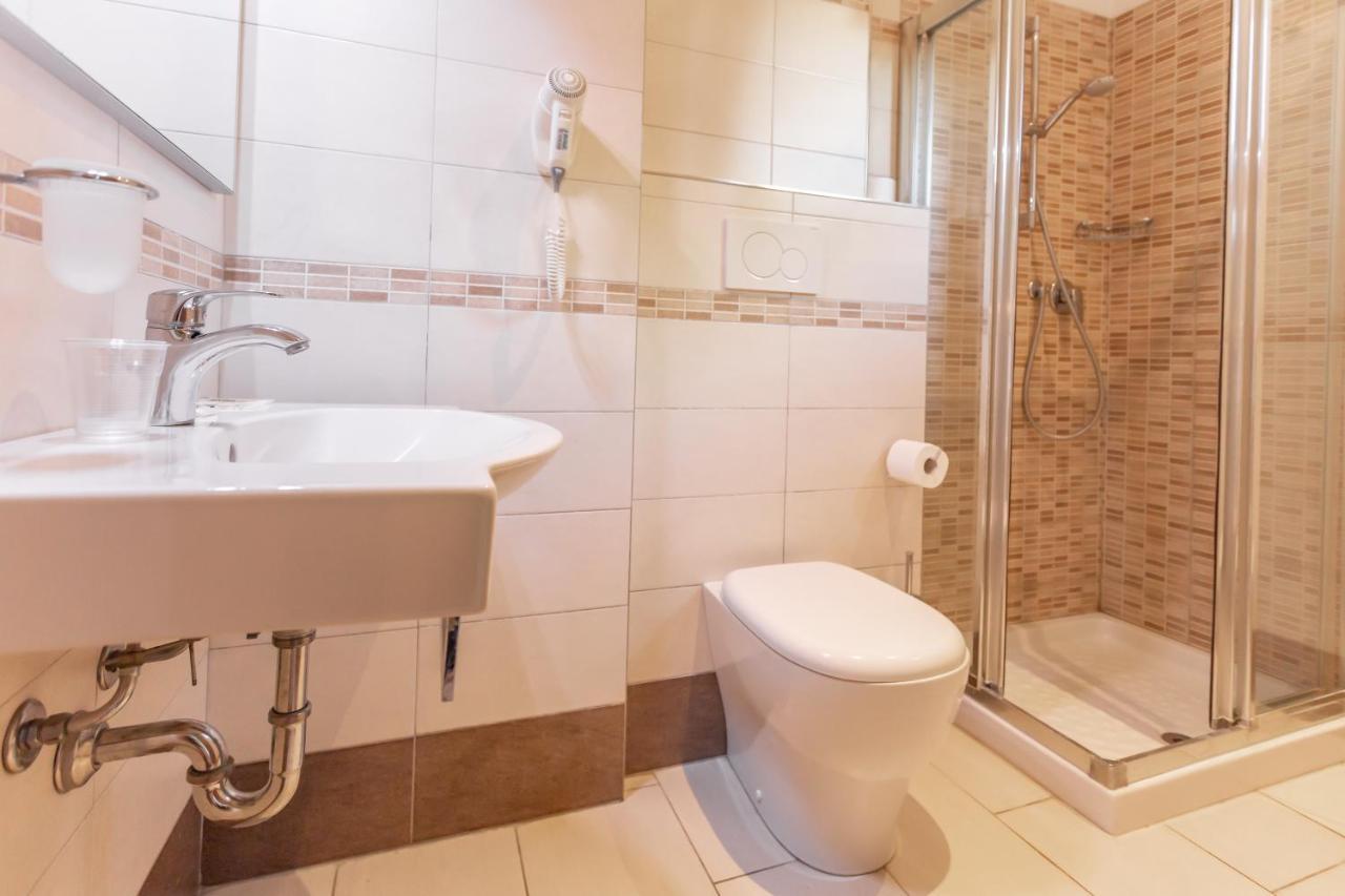 Hotel Valparaiso Rimini Kültér fotó