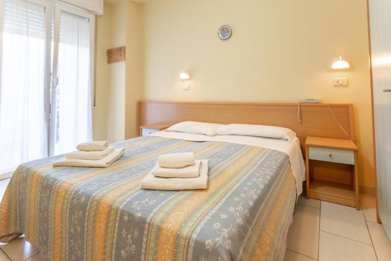Hotel Valparaiso Rimini Kültér fotó