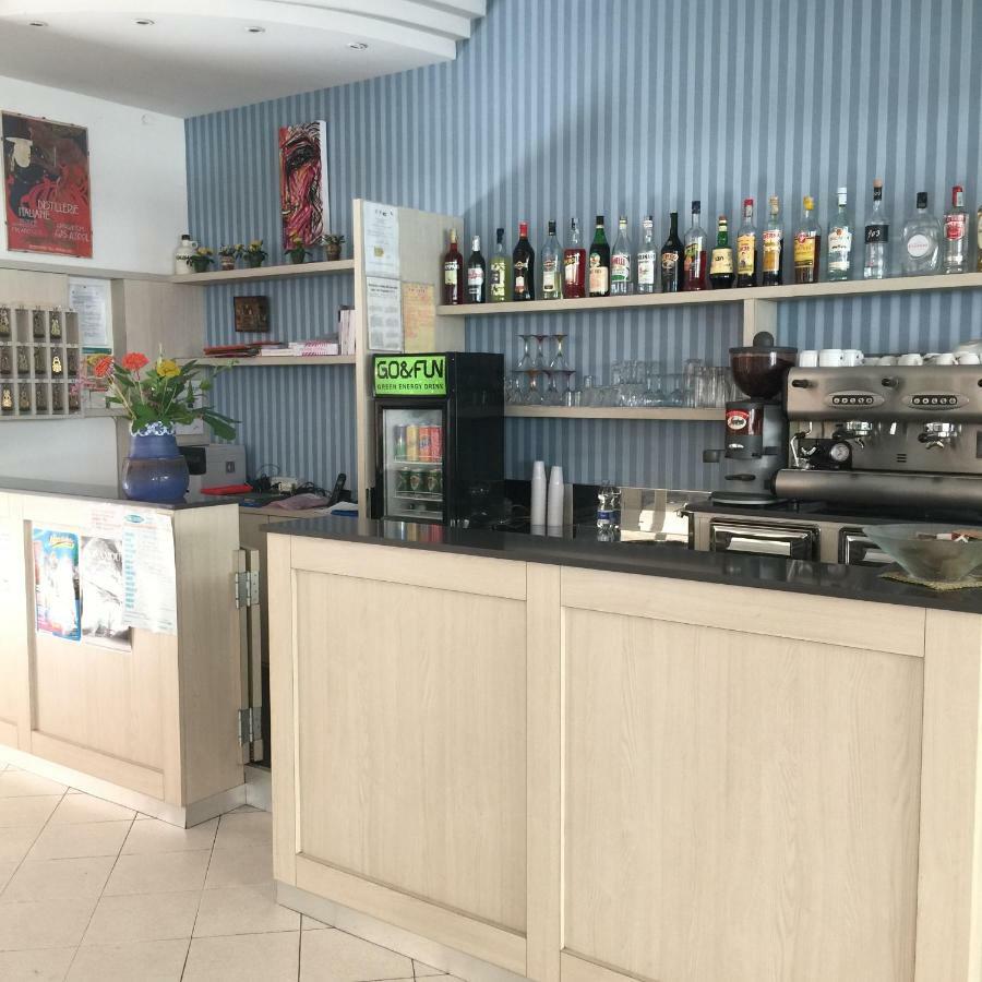 Hotel Valparaiso Rimini Kültér fotó