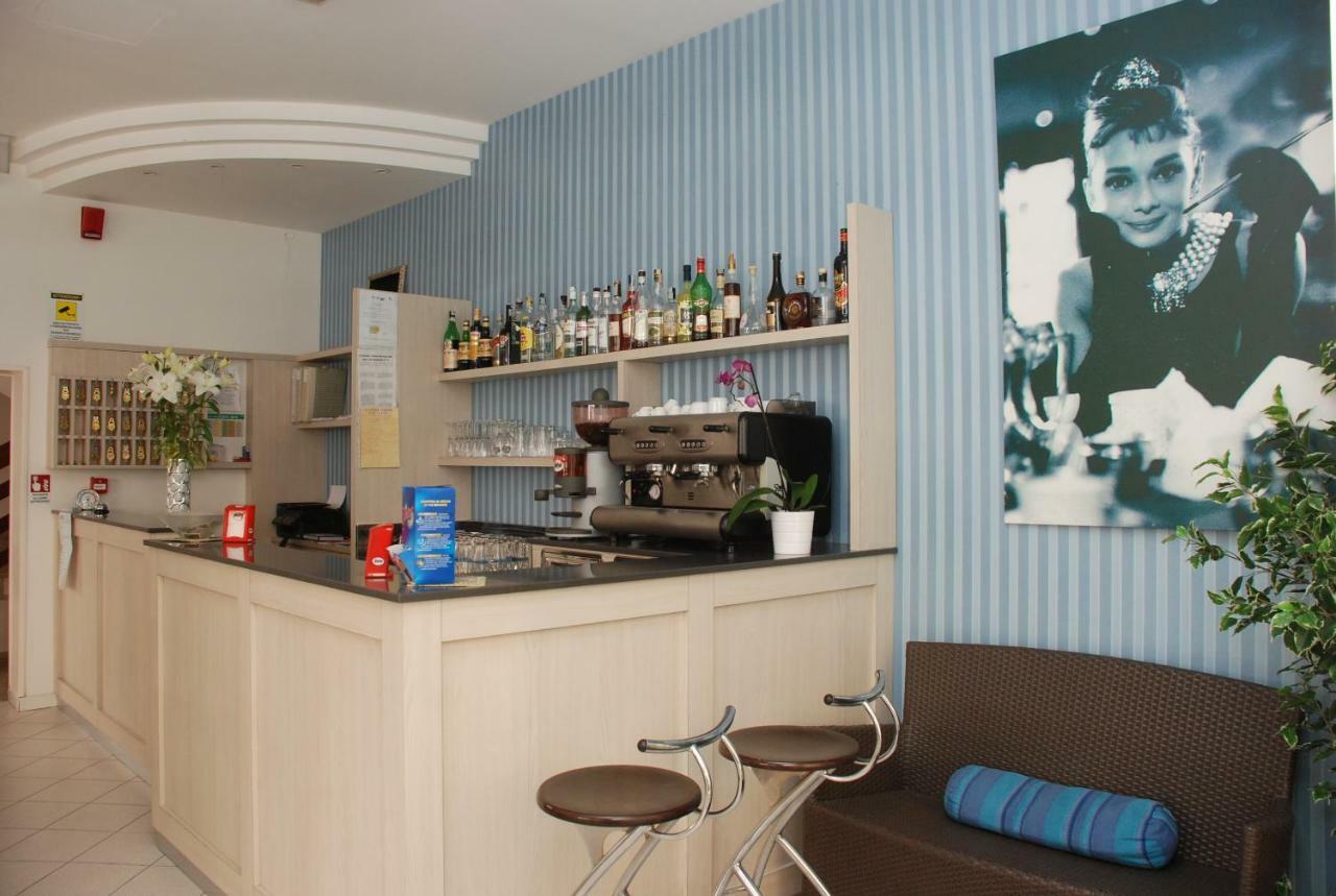 Hotel Valparaiso Rimini Kültér fotó