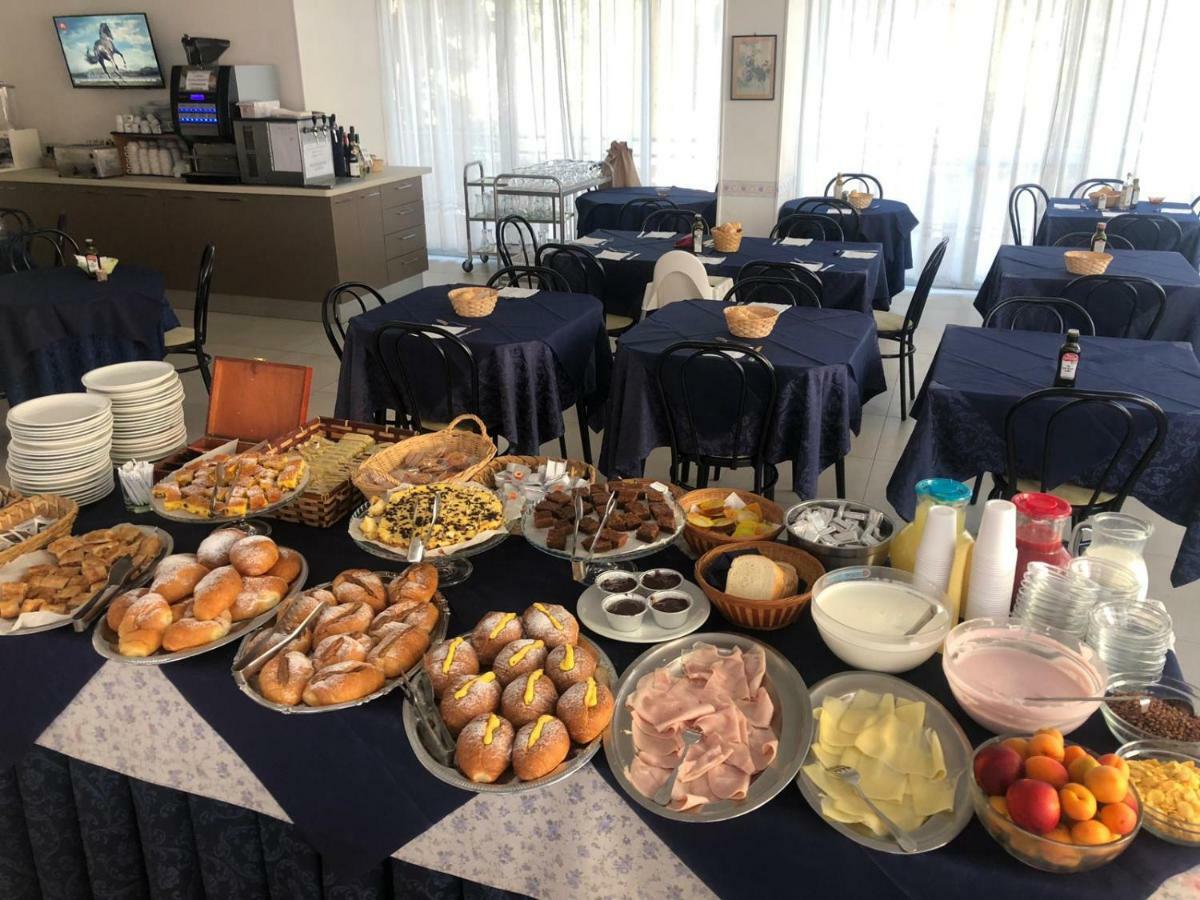 Hotel Valparaiso Rimini Kültér fotó