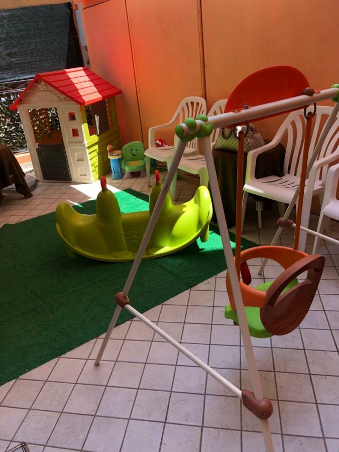 Hotel Valparaiso Rimini Kültér fotó