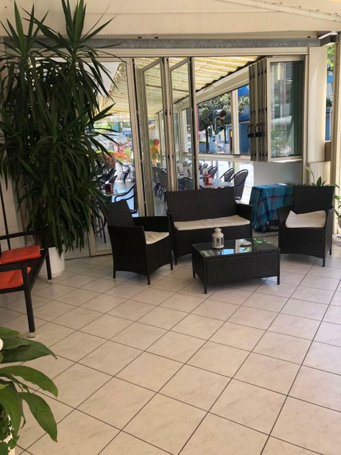 Hotel Valparaiso Rimini Kültér fotó
