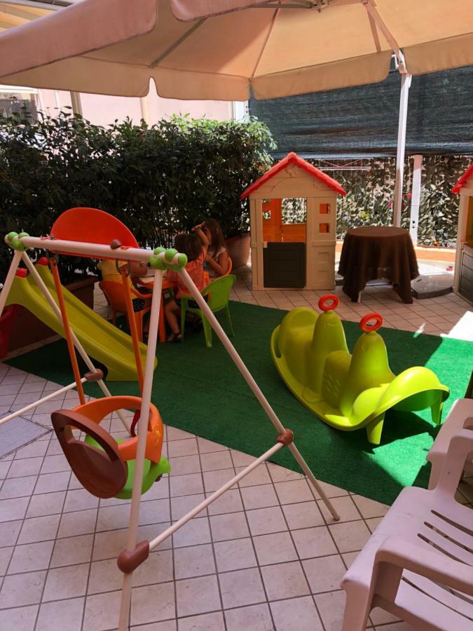 Hotel Valparaiso Rimini Kültér fotó