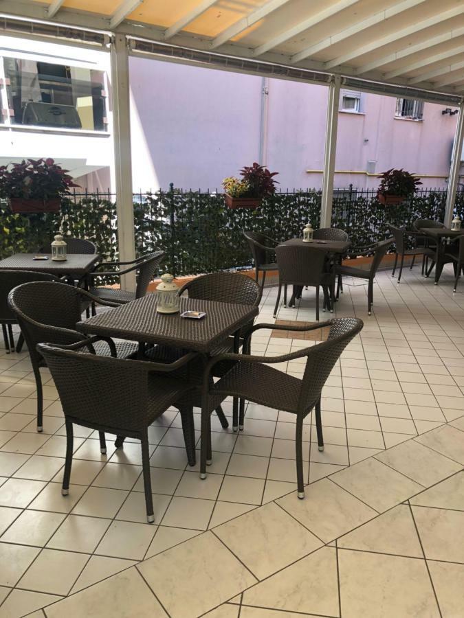 Hotel Valparaiso Rimini Kültér fotó